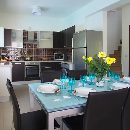 Michelle 8 Вилла